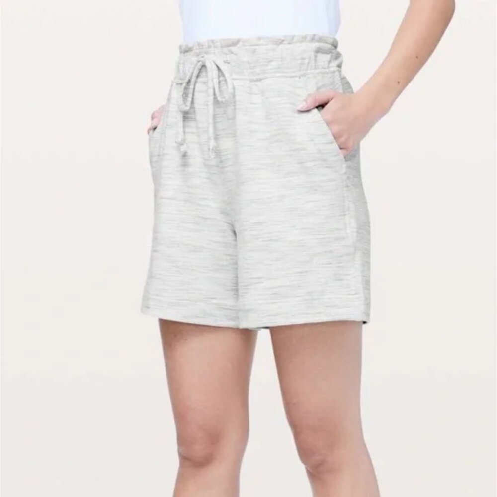 LULULEMON Shorts Womens 4 Heathered Space Dyed White Hello Sunday Lounge Relaxed